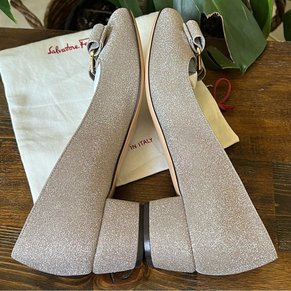 Salvatore Ferragamo Erice Vara Bow Silver Glitter Calf Leather Pumps 10B $895 - Picture 9 of 17
